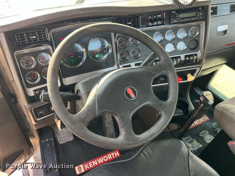 image for item DP2161 2009 Kenworth T800  semi truck