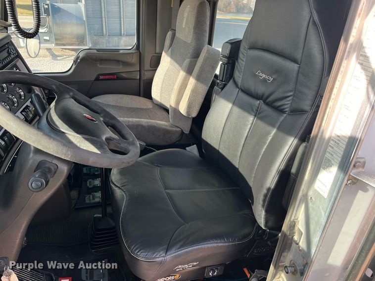 image for item DP2161 2009 Kenworth T800  semi truck