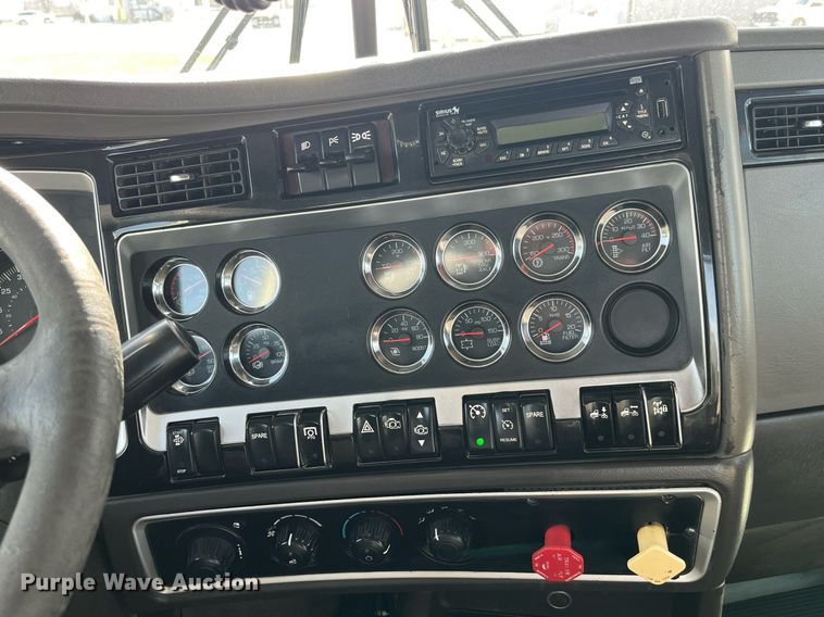 image for item DP2161 2009 Kenworth T800  semi truck