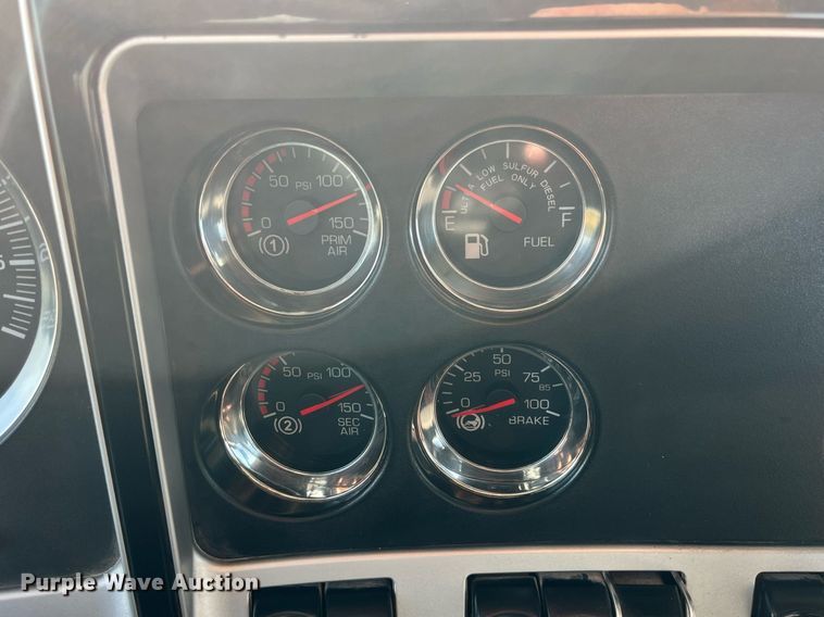 image for item DP2161 2009 Kenworth T800  semi truck