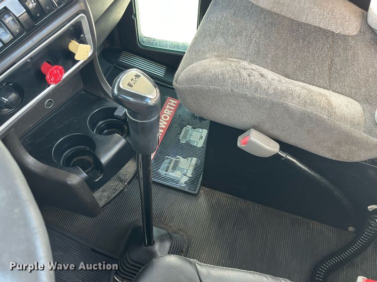 image for item DP2161 2009 Kenworth T800  semi truck