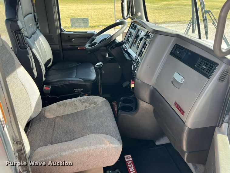 image for item DP2161 2009 Kenworth T800  semi truck