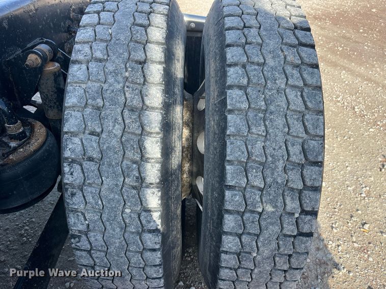 image for item DP2161 2009 Kenworth T800  semi truck