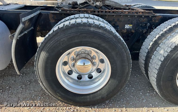 image for item DP2161 2009 Kenworth T800  semi truck