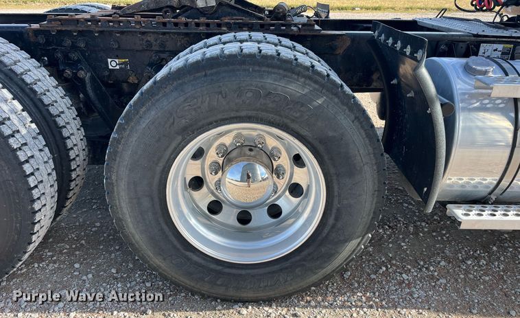 image for item DP2161 2009 Kenworth T800  semi truck