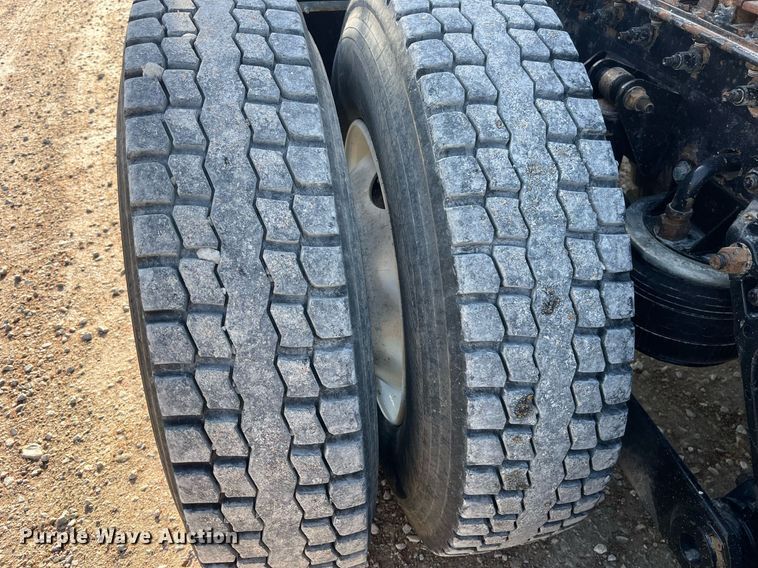 image for item DP2161 2009 Kenworth T800  semi truck