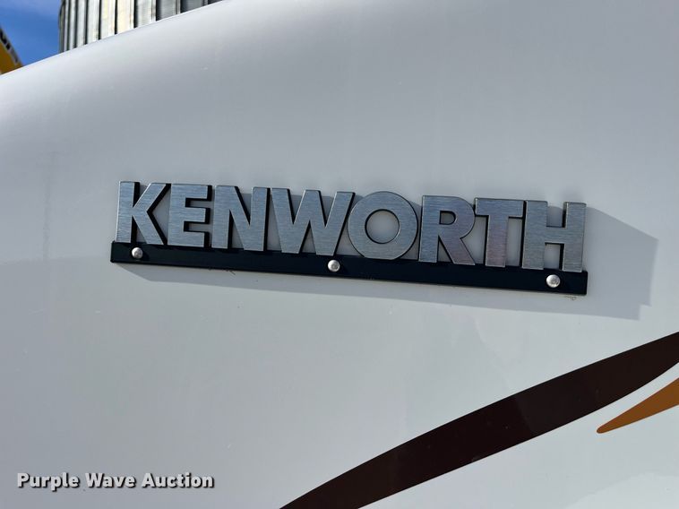 image for item DP2161 2009 Kenworth T800  semi truck