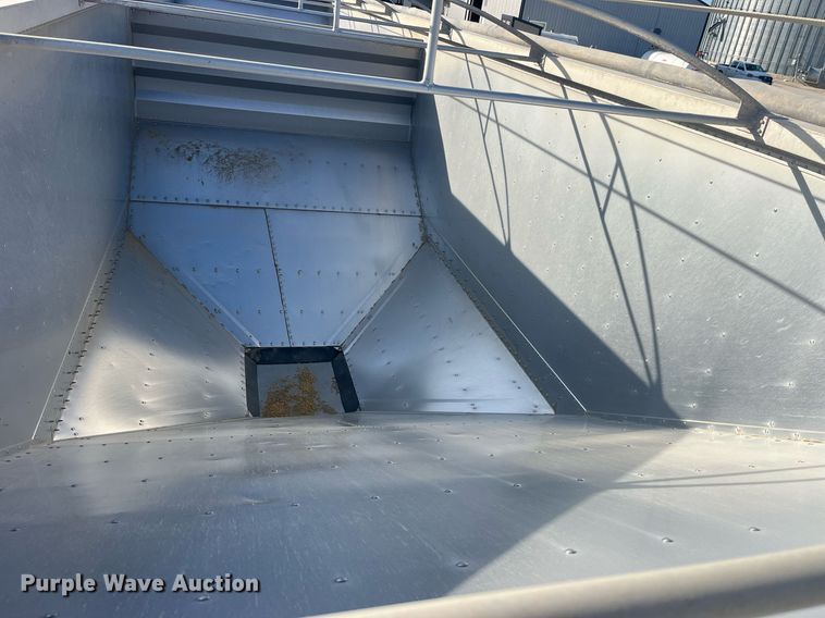 image for item DP2162 2015 Wilson DWH-500  grain trailer