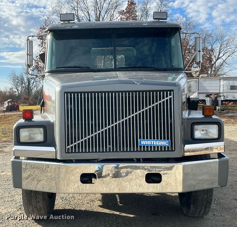 image for item DP2164 1992 Volvo  rollback truck