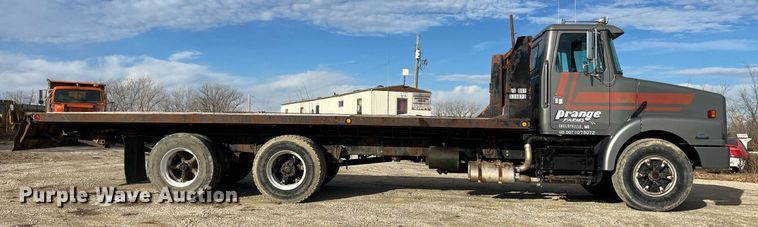 image for item DP2164 1992 Volvo  rollback truck