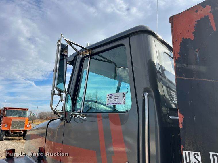 image for item DP2164 1992 Volvo  rollback truck