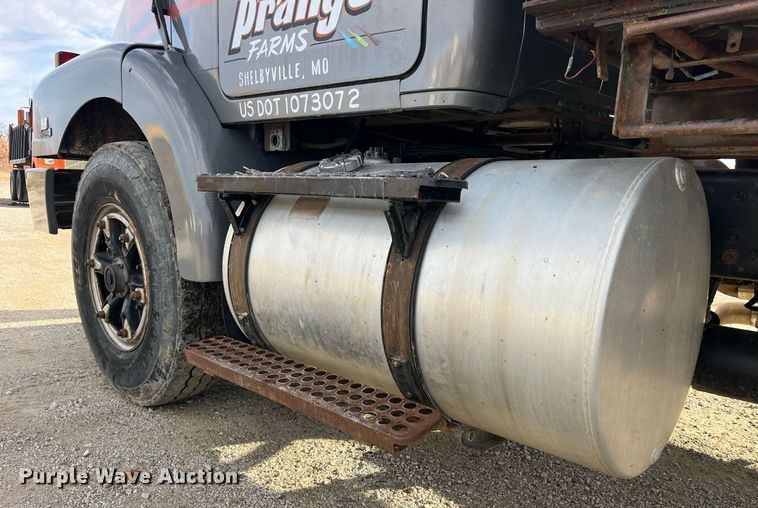 image for item DP2164 1992 Volvo  rollback truck