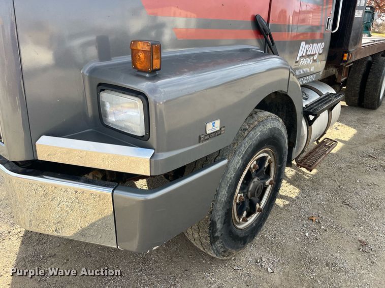 image for item DP2164 1992 Volvo  rollback truck