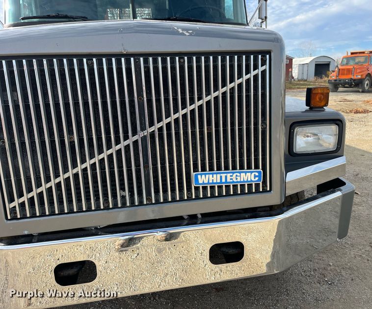 image for item DP2164 1992 Volvo  rollback truck