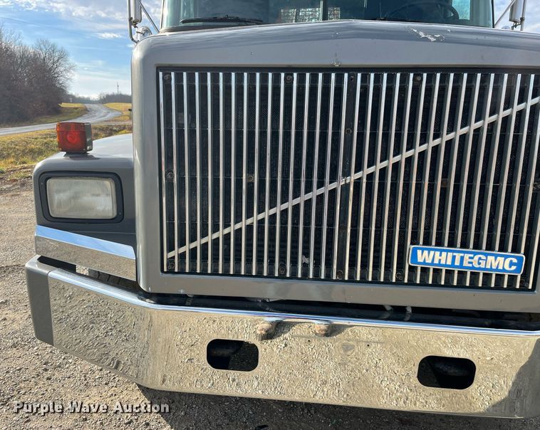 image for item DP2164 1992 Volvo  rollback truck