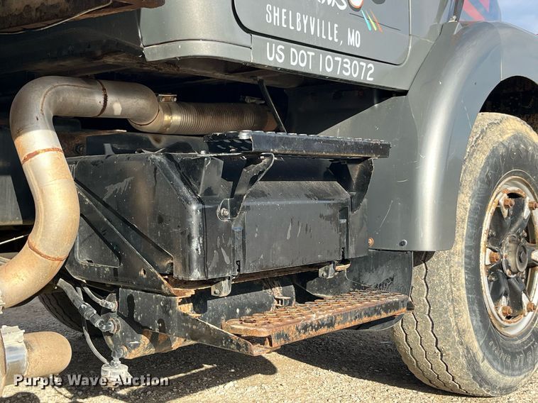 image for item DP2164 1992 Volvo  rollback truck