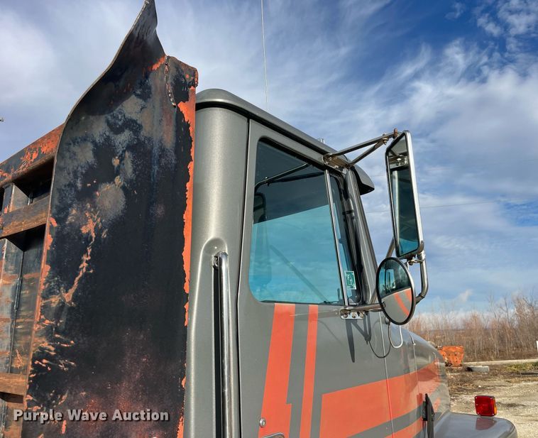 image for item DP2164 1992 Volvo  rollback truck