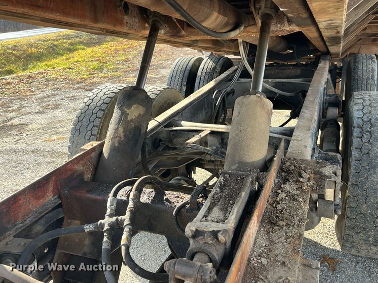 image for item DP2164 1992 Volvo  rollback truck