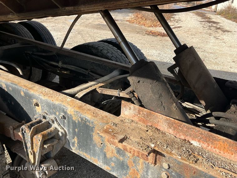 image for item DP2164 1992 Volvo  rollback truck