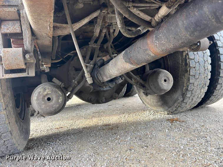 image for item DP2164 1992 Volvo  rollback truck