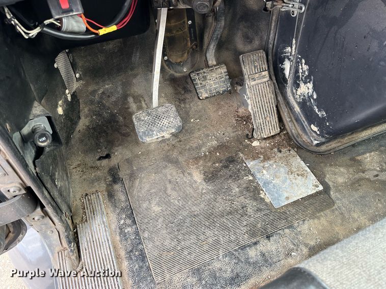 image for item DP2164 1992 Volvo  rollback truck