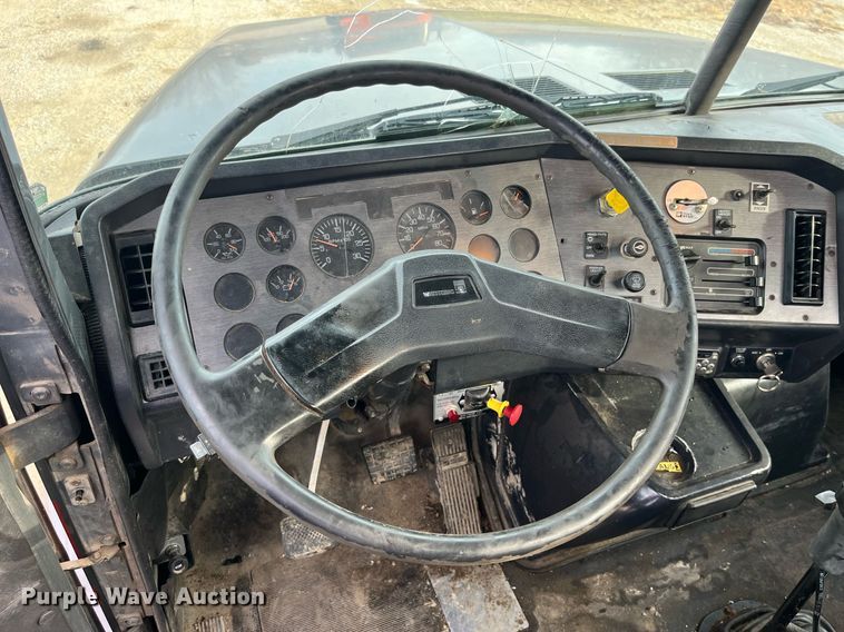 image for item DP2164 1992 Volvo  rollback truck