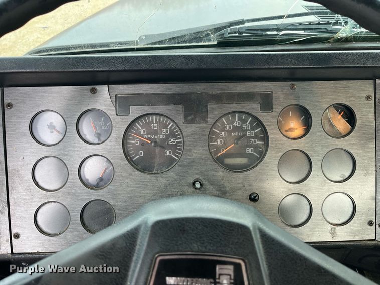 image for item DP2164 1992 Volvo  rollback truck