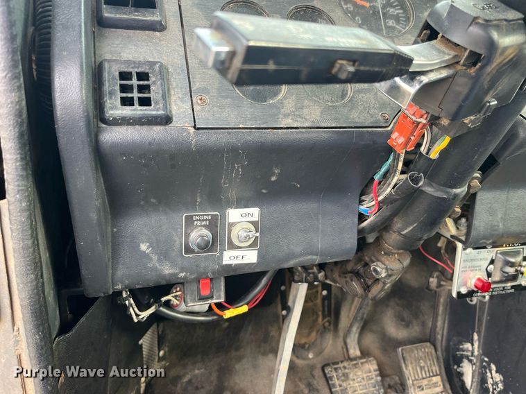 image for item DP2164 1992 Volvo  rollback truck