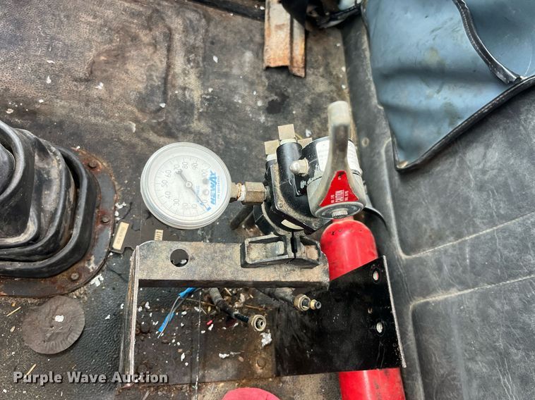 image for item DP2164 1992 Volvo  rollback truck