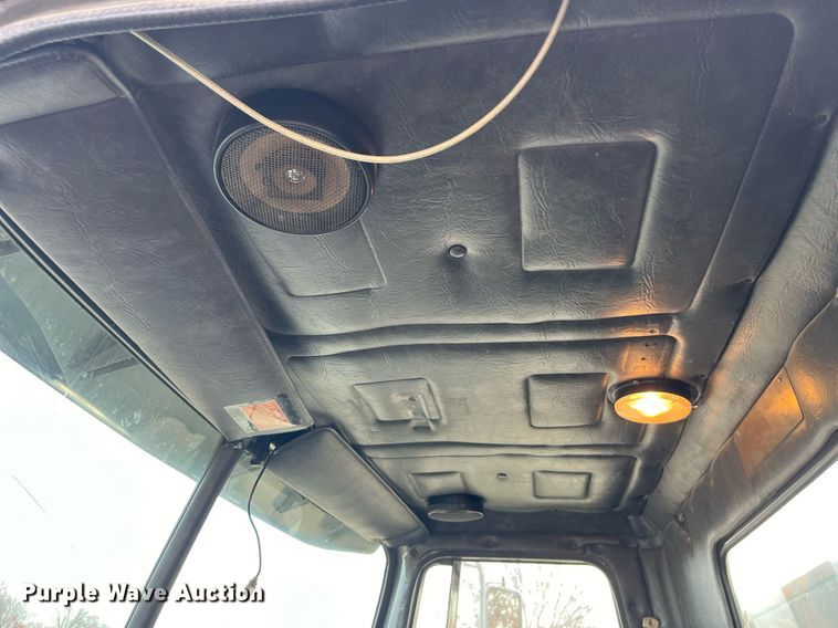 image for item DP2164 1992 Volvo  rollback truck