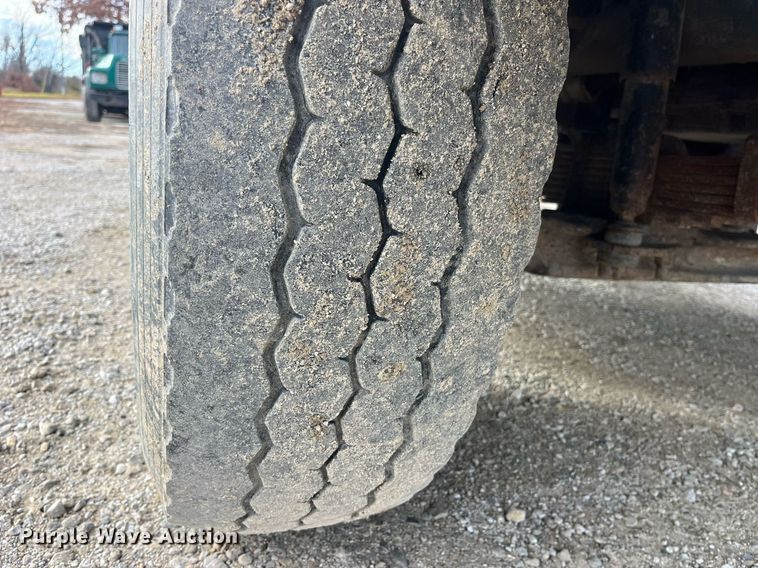 image for item DP2164 1992 Volvo  rollback truck