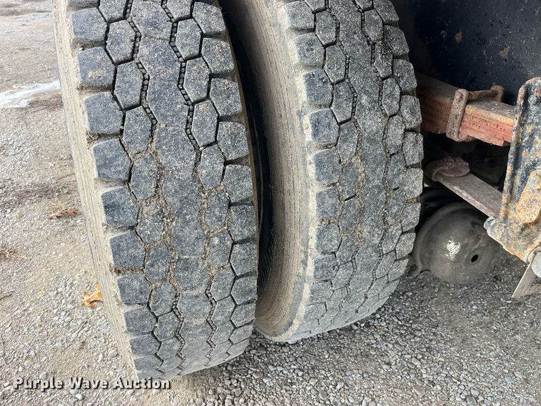 image for item DP2164 1992 Volvo  rollback truck