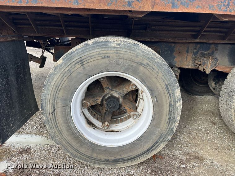 image for item DP2164 1992 Volvo  rollback truck