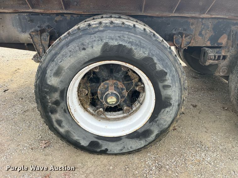 image for item DP2164 1992 Volvo  rollback truck