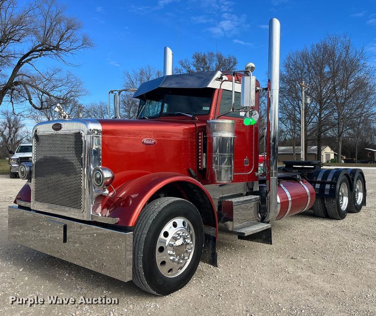 image for item DP2169 1990 Peterbilt 379  semi truck