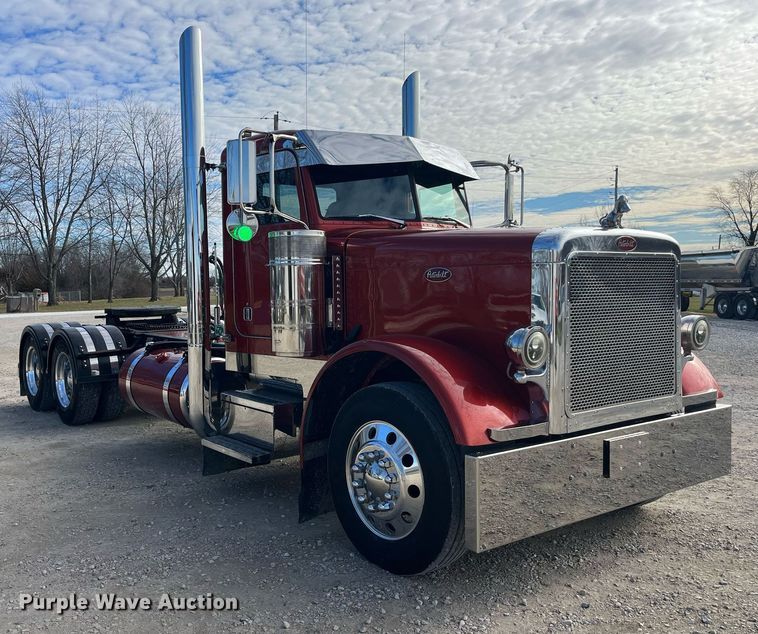 image for item DP2169 1990 Peterbilt 379  semi truck