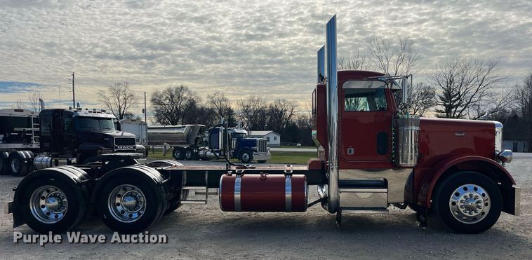 image for item DP2169 1990 Peterbilt 379  semi truck