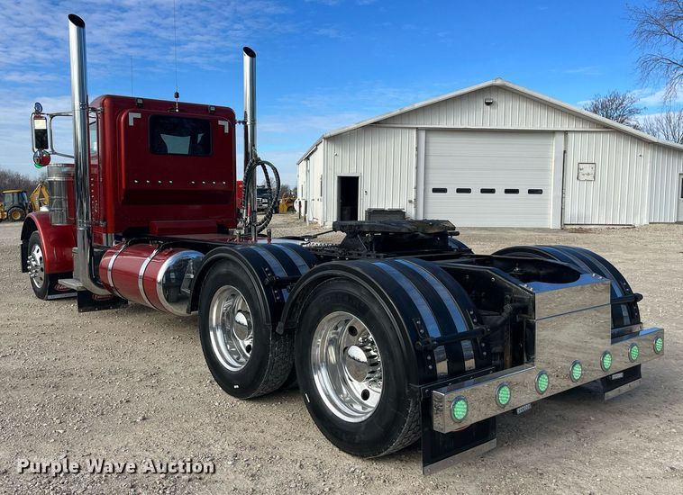 image for item DP2169 1990 Peterbilt 379  semi truck