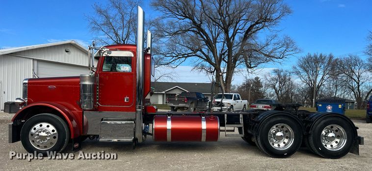 image for item DP2169 1990 Peterbilt 379  semi truck