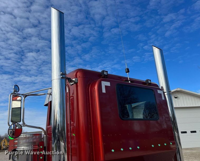 image for item DP2169 1990 Peterbilt 379  semi truck