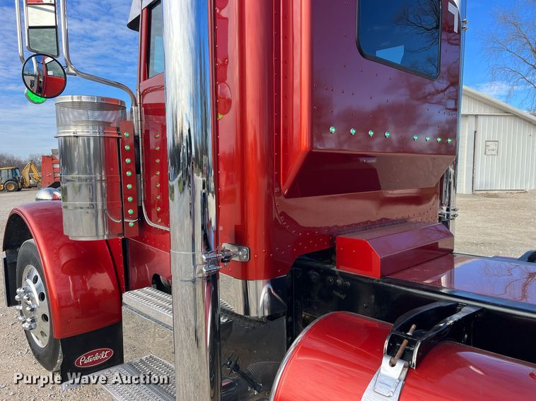image for item DP2169 1990 Peterbilt 379  semi truck