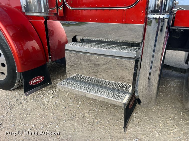 image for item DP2169 1990 Peterbilt 379  semi truck