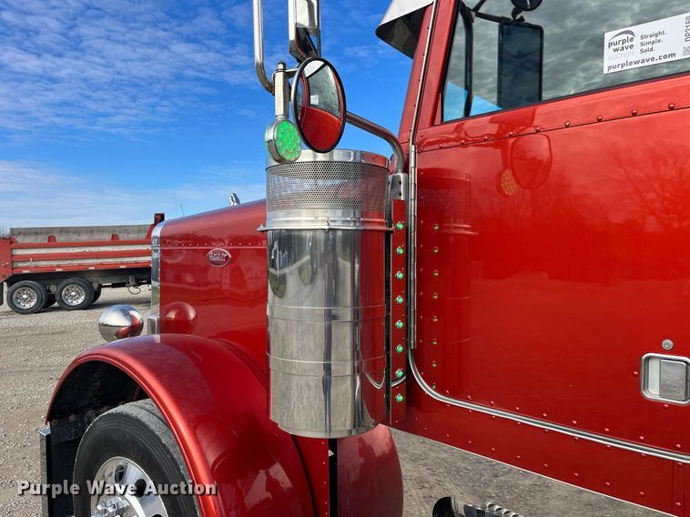image for item DP2169 1990 Peterbilt 379  semi truck