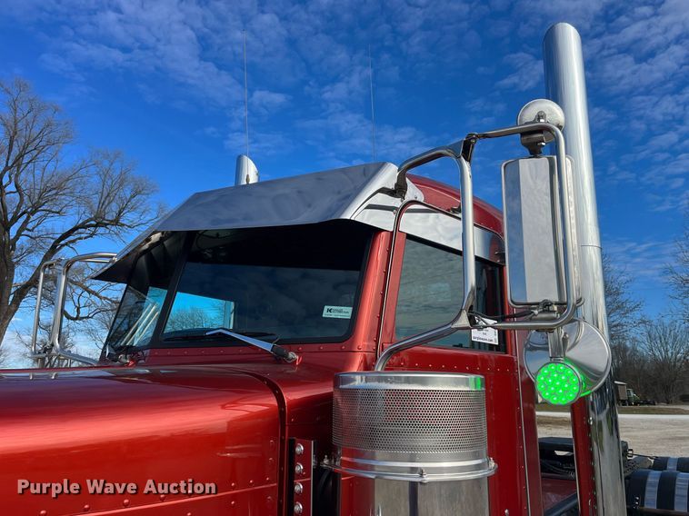 image for item DP2169 1990 Peterbilt 379  semi truck