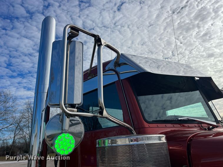 image for item DP2169 1990 Peterbilt 379  semi truck