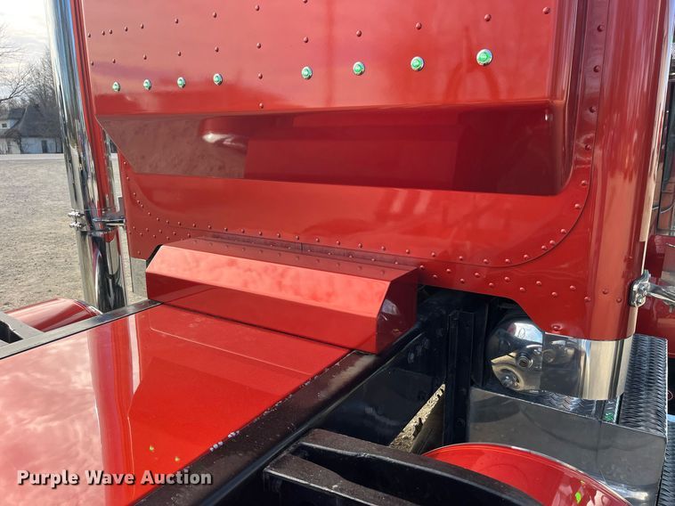 image for item DP2169 1990 Peterbilt 379  semi truck