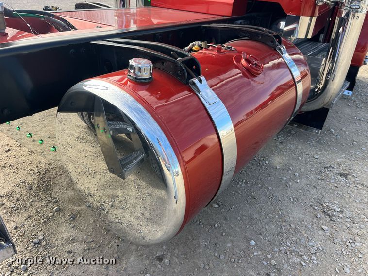 image for item DP2169 1990 Peterbilt 379  semi truck
