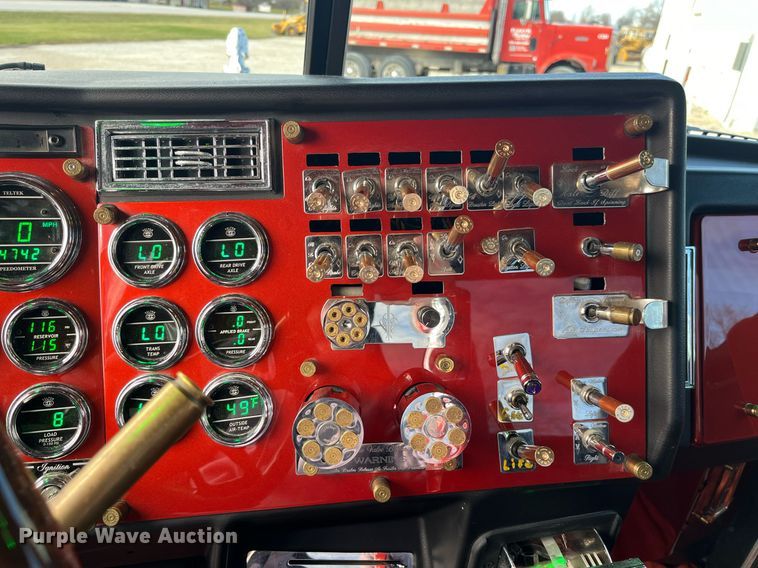 image for item DP2169 1990 Peterbilt 379  semi truck