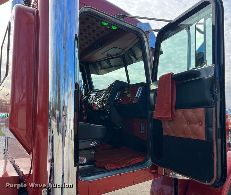 image for item DP2169 1990 Peterbilt 379  semi truck