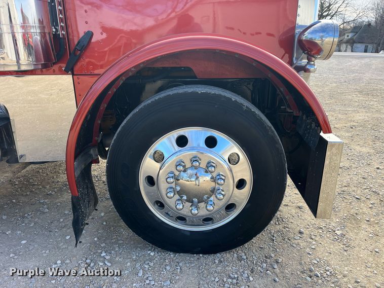 image for item DP2169 1990 Peterbilt 379  semi truck